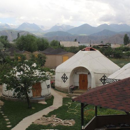 Guest House Emily Bokonbayevo Ngoại thất bức ảnh