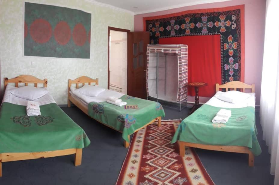 Guest House Emily Bokonbayevo Ngoại thất bức ảnh