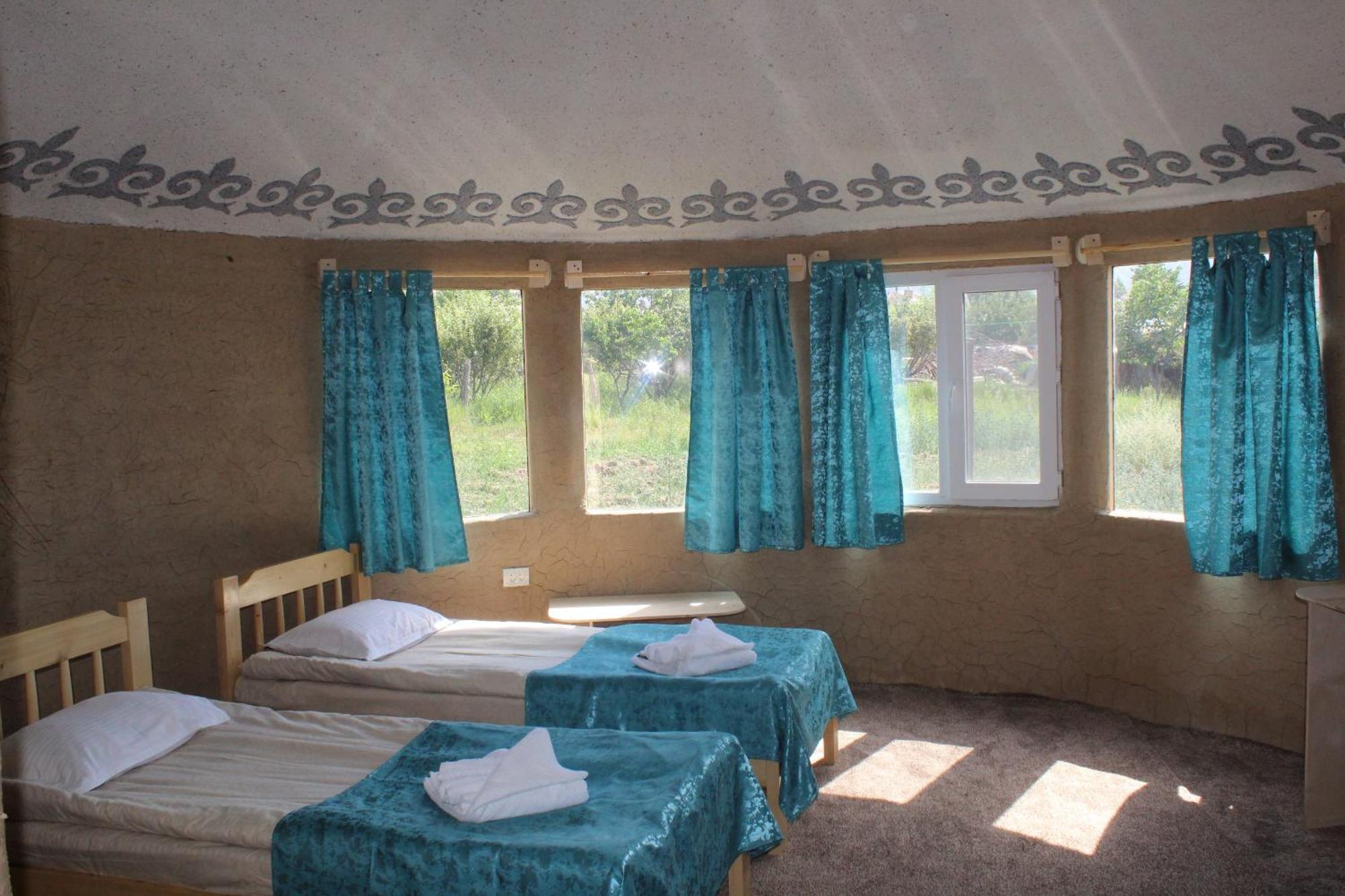 Guest House Emily Bokonbayevo Ngoại thất bức ảnh