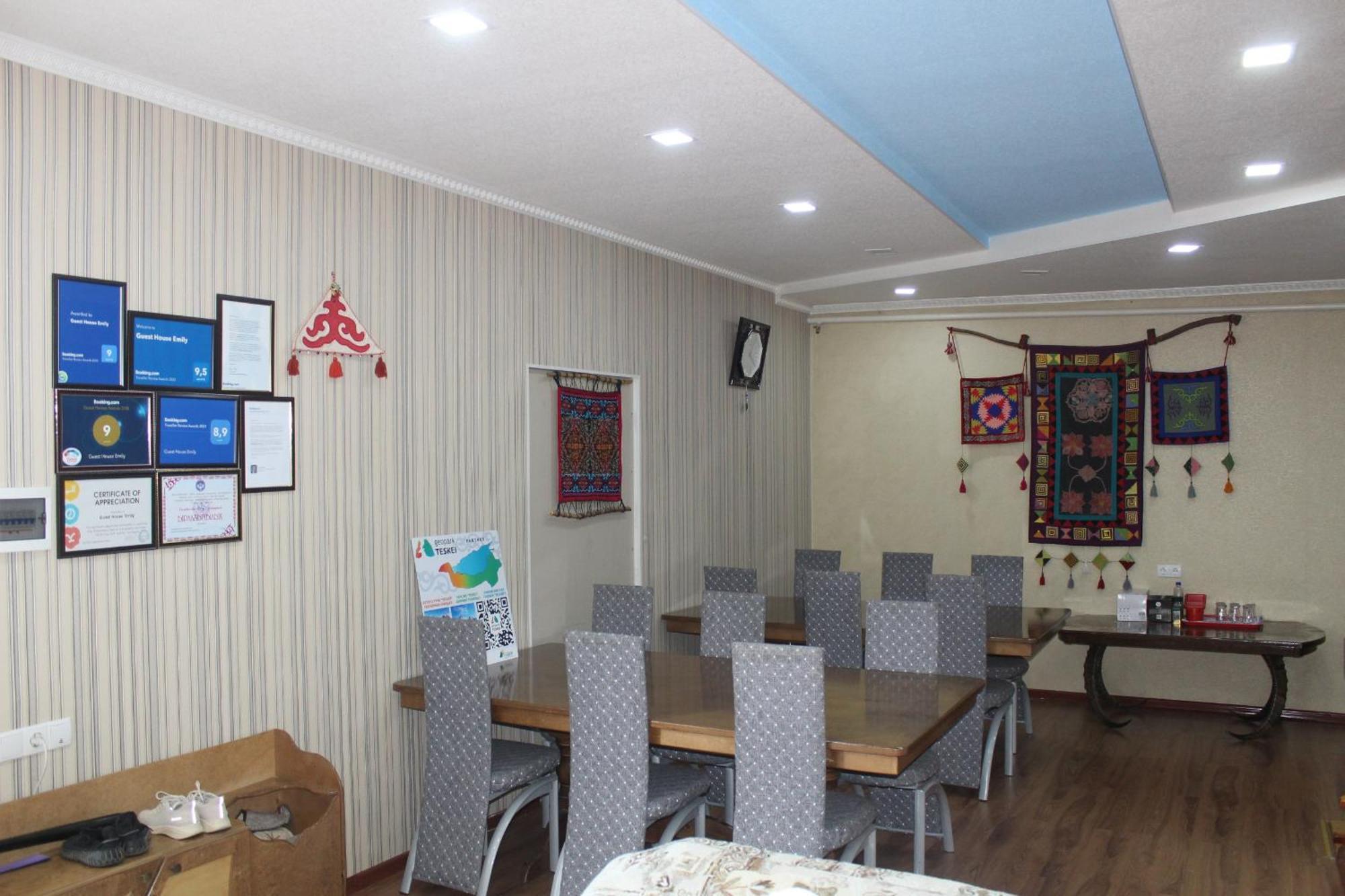 Guest House Emily Bokonbayevo Ngoại thất bức ảnh