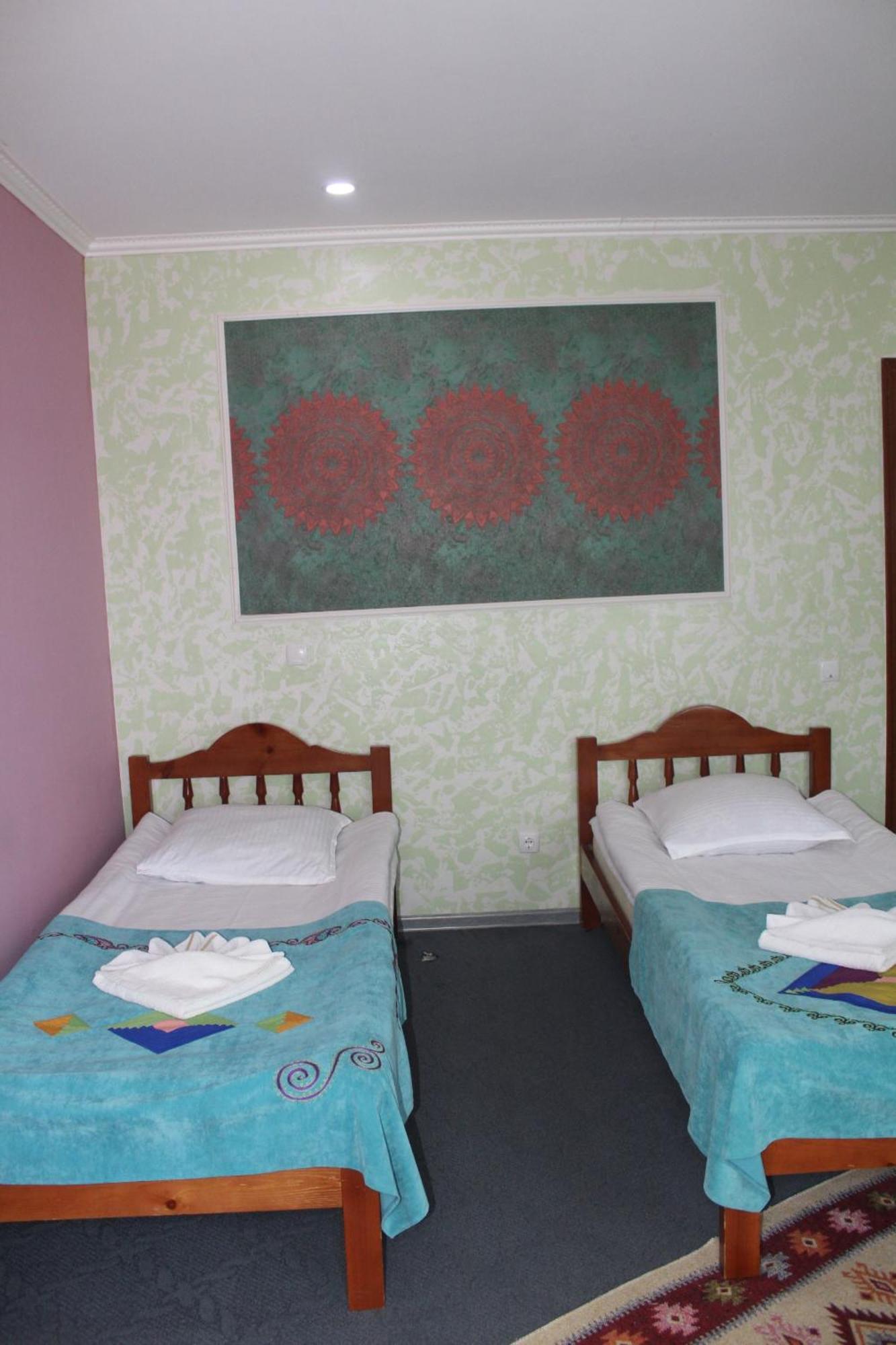 Guest House Emily Bokonbayevo Ngoại thất bức ảnh