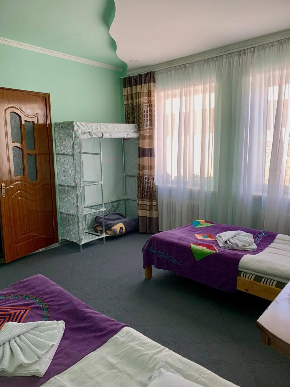 Guest House Emily Bokonbayevo Ngoại thất bức ảnh