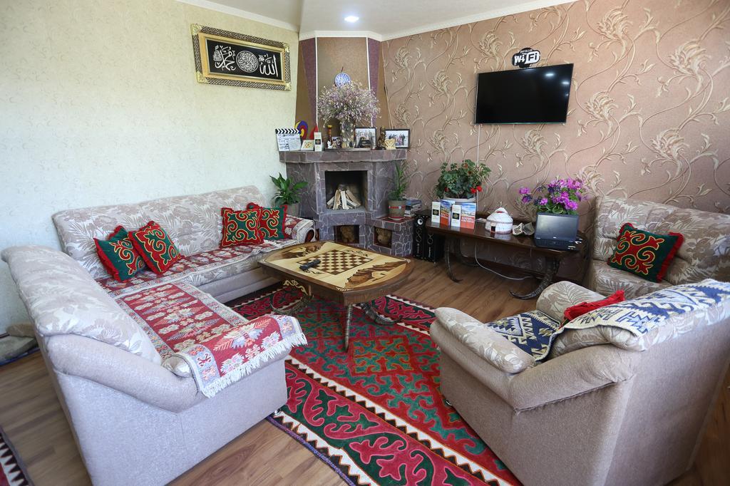 Guest House Emily Bokonbayevo Ngoại thất bức ảnh